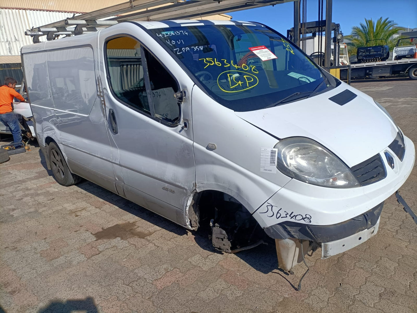 2014 RENAULT TRAFIC X83, 04/04-12/14 7782524451 LEFT GUARD