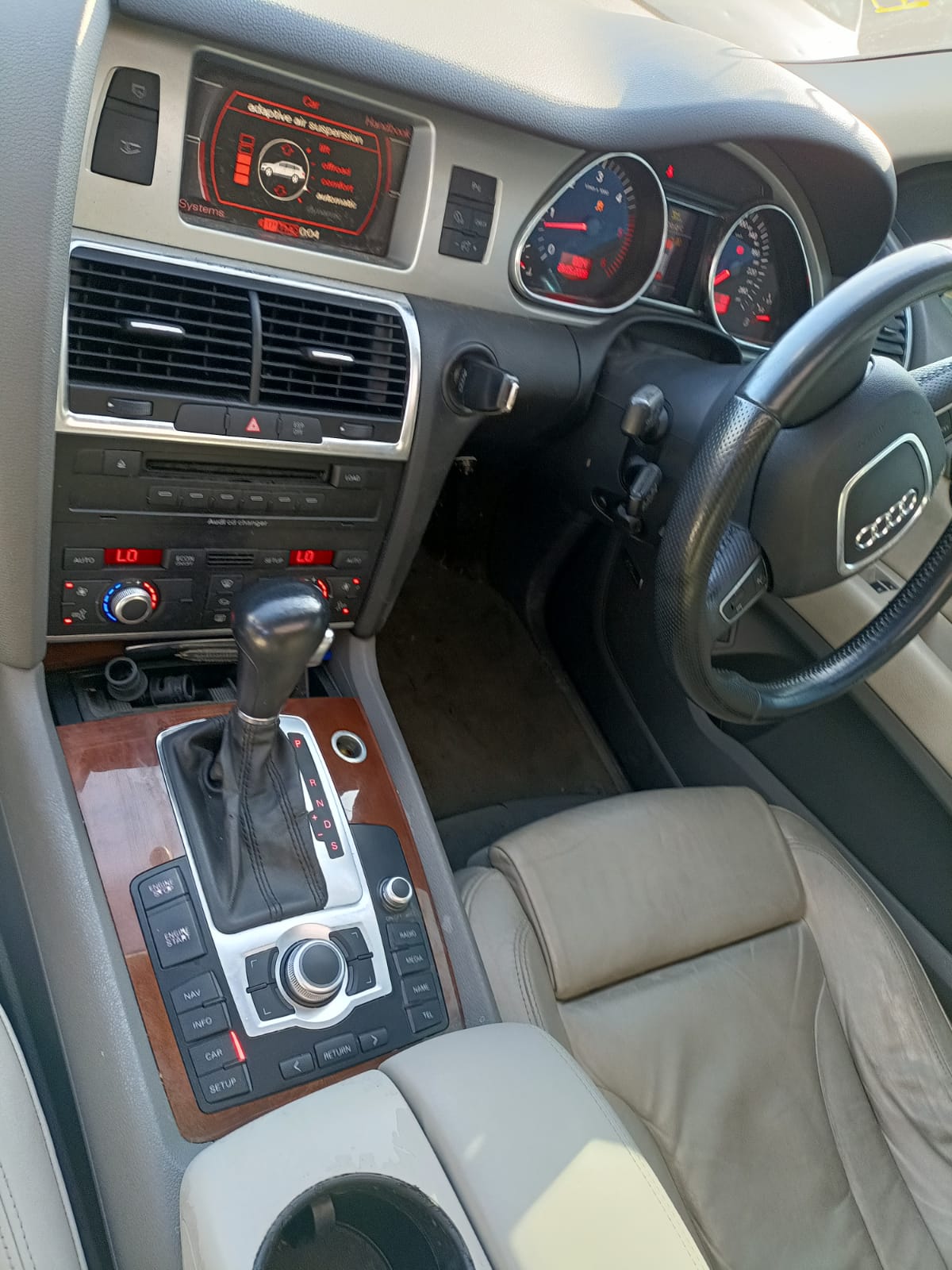 2009 AUDI Q7 4L, 09/06-08/15  LEFT GUARD