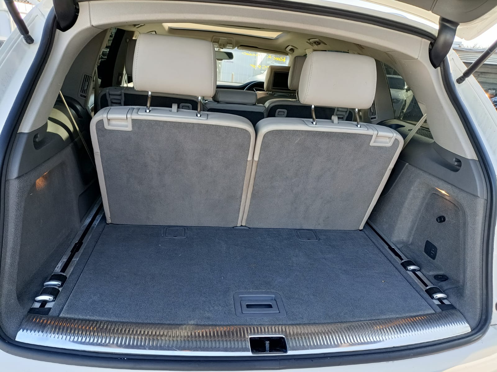 2009 AUDI Q7 4L, IN TAILGATE, 09/06-09/09 4L0945093 LEFT TAILLIGHT