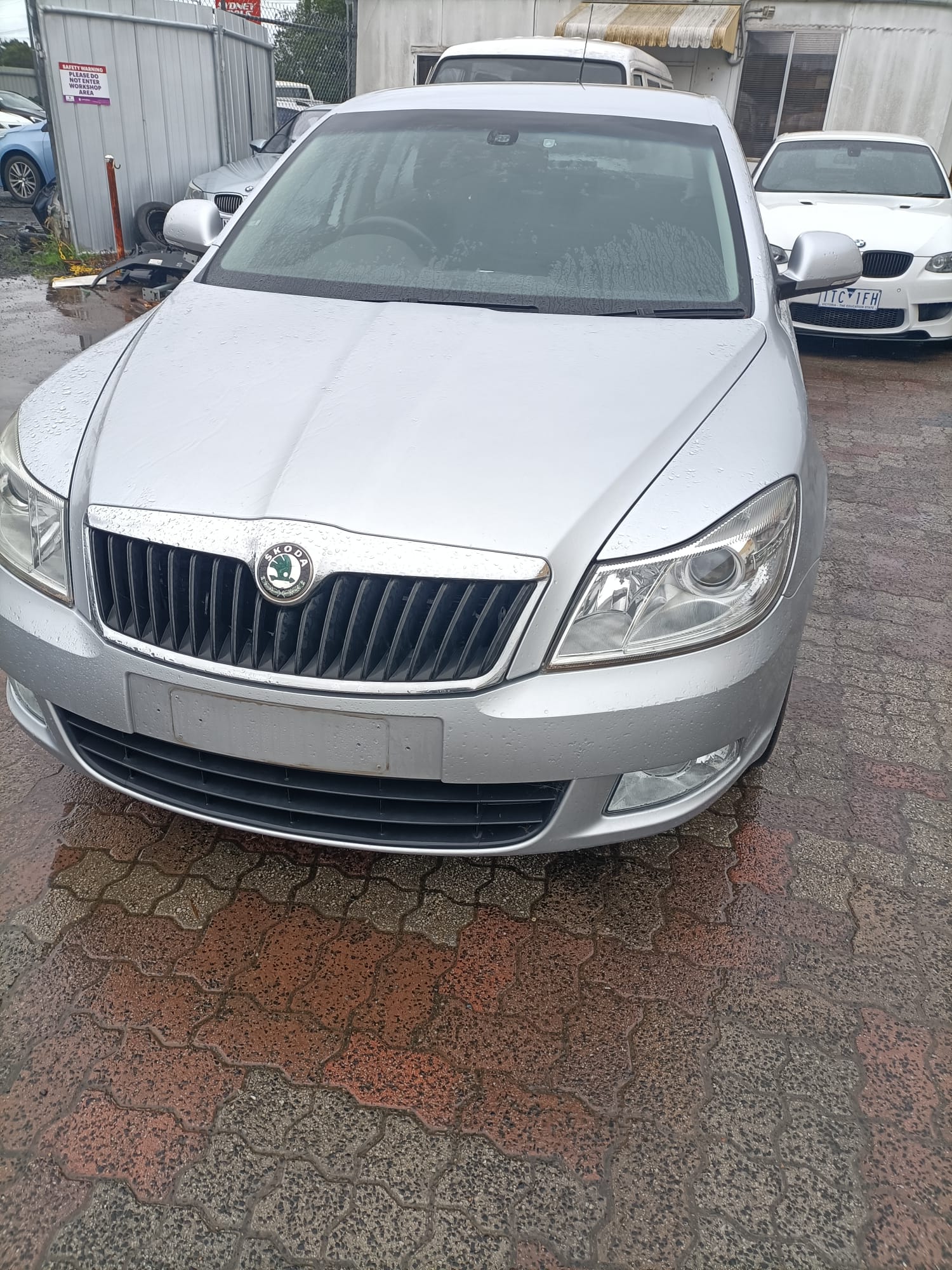 2010 SKODA OCTAVIA 1Z, RS, NON H/LAMP WASHER TYPE, 05/09-10/13 1Z0807221M FRONT BUMPER