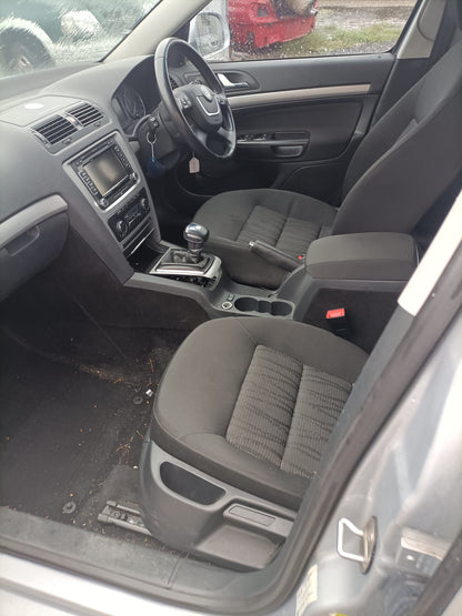 2010 SKODA OCTAVIA 1Z, LIFTBACK SEDAN, NON PARK SENSOR TYPE, 05/09-10/13  1Z5807417 REAR BUMPER