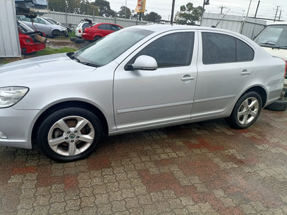 2010 SKODA OCTAVIA 1Z, LIFTBACK SEDAN, NON PARK SENSOR TYPE, 05/09-10/13  1Z5807417 REAR BUMPER