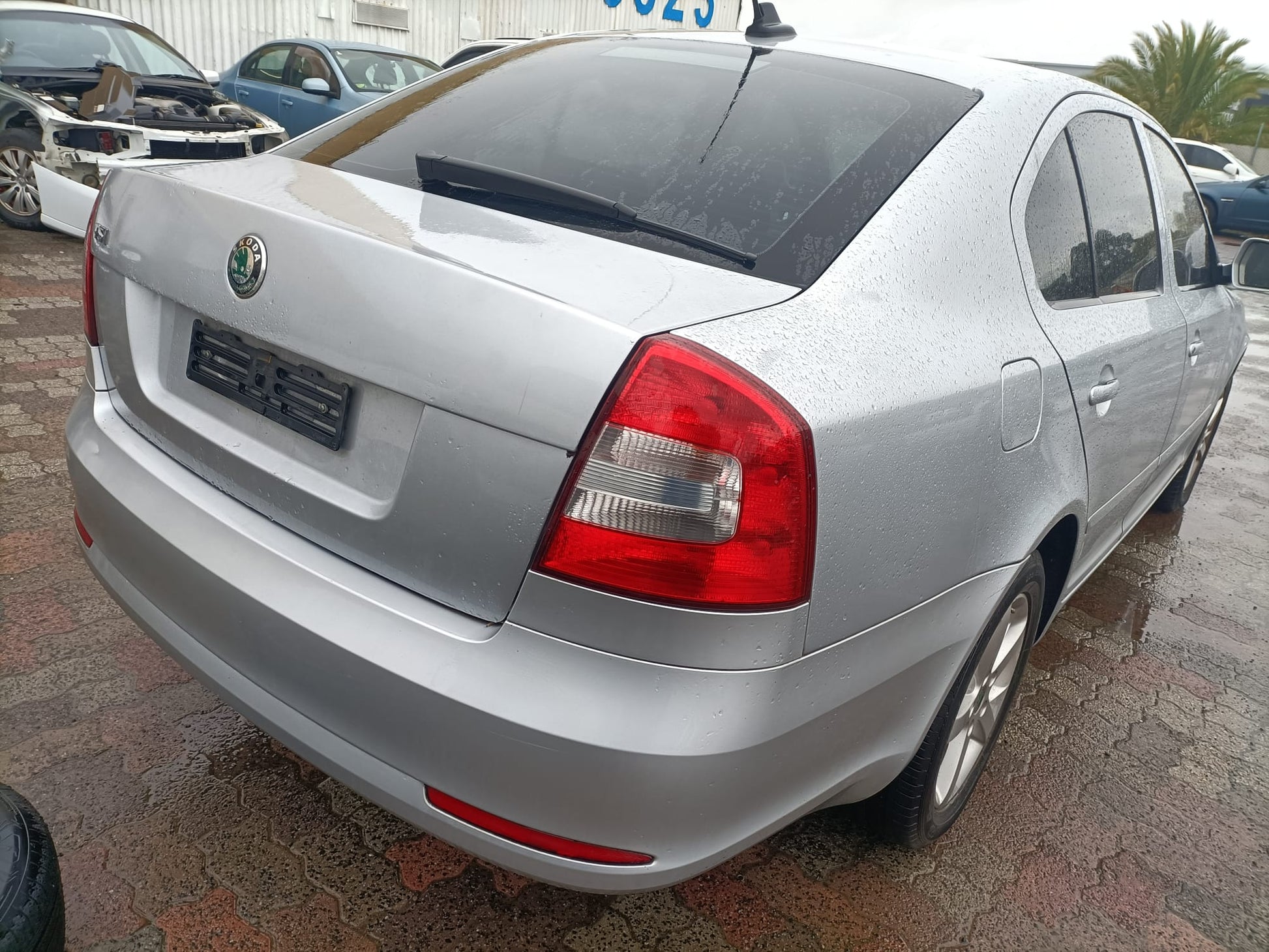 2010 SKODA OCTAVIA 1Z, LIFTBACK SEDAN, NON PARK SENSOR TYPE, 05/09-10/13  1Z5807417 REAR BUMPER