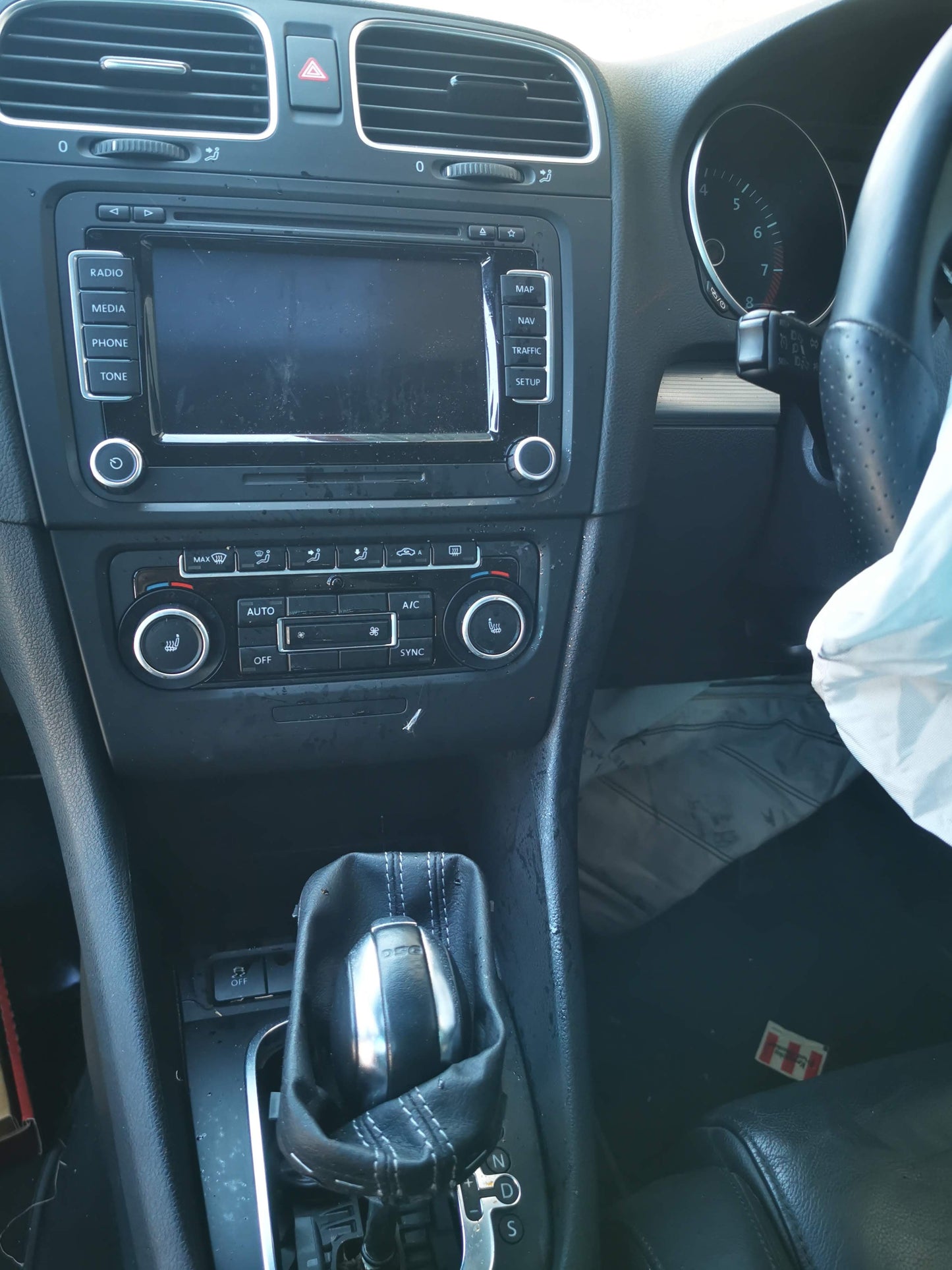 2012 VOLKSWAGEN GOLF GEN 6, HATCH, FRONT, W/ SUNROOF TYPE, BLACK, 10/08-03/13 1K8947106C COURTESY LIGHT