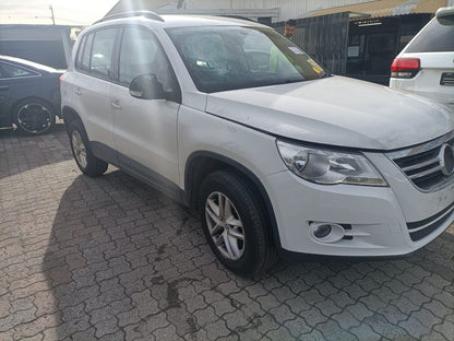 2011 VOLKSWAGEN TIGUAN BUMPER BAR (2 PIECE), 5N, NON PARK SENSOR TYPE, NON R-LINE, 05/08-06/11 5N0807421 REAR BUMPER