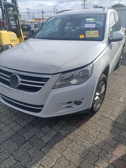 2011 VOLKSWAGEN TIGUAN BUMPER BAR (2 PIECE), 5N, NON PARK SENSOR TYPE, NON R-LINE, 05/08-06/11 5N0807421 REAR BUMPER