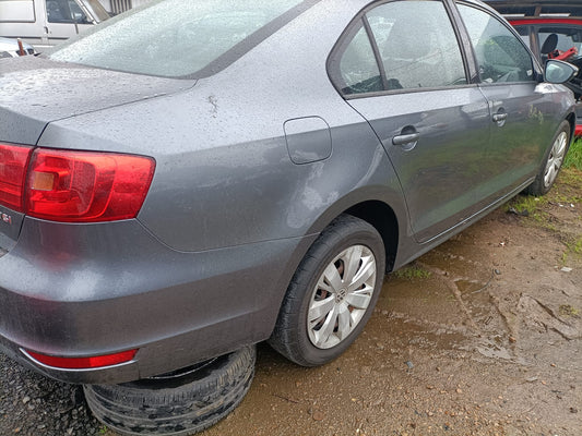 2011 VOLKSWAGEN JETTA 1B, IN BODY, W/ HALOGEN TYPE, 02/11-10/14 5C6945096E RIGHT TAILLIGHT