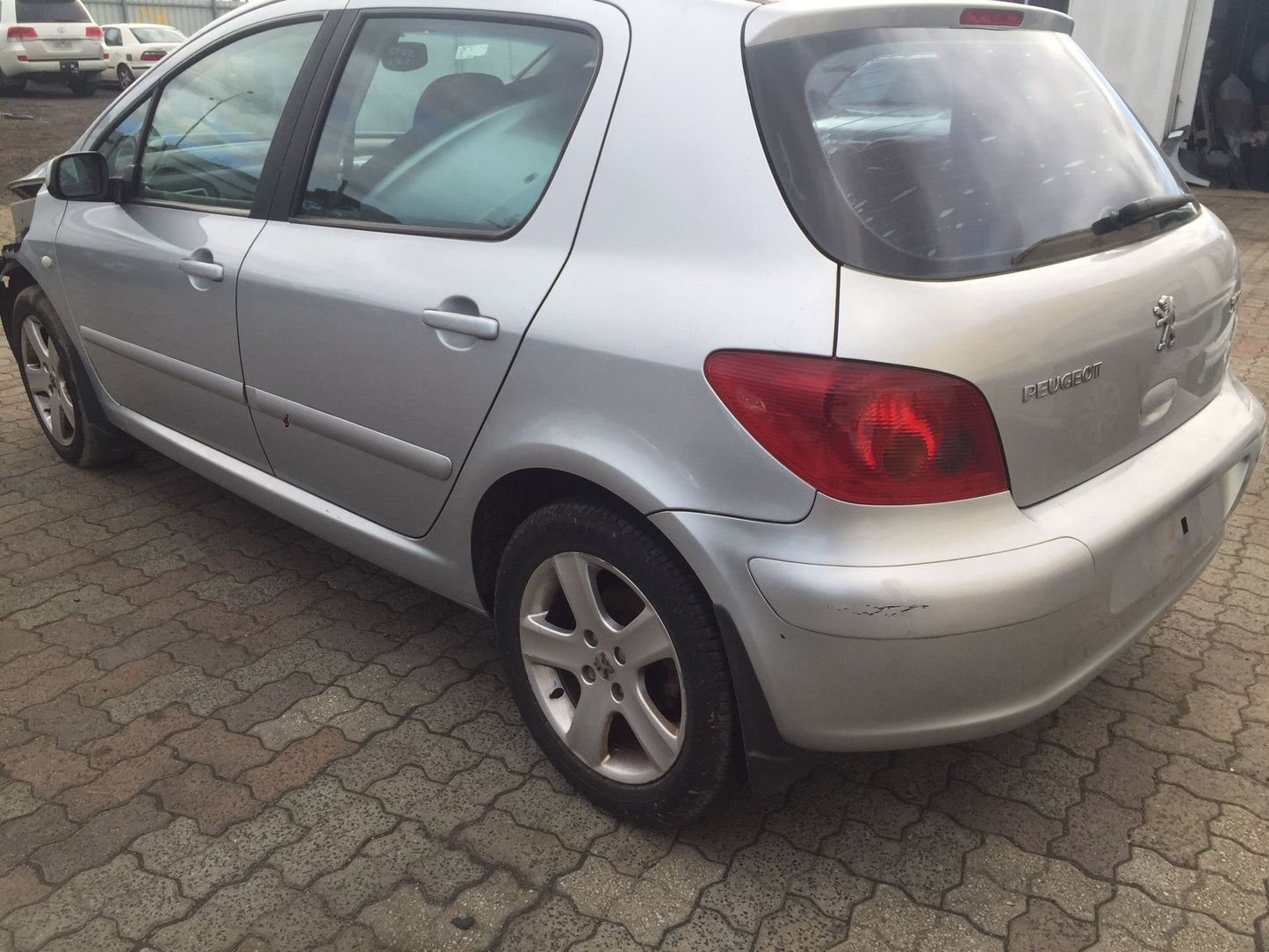 2004 PEUGEOT 307 T5, HATCH, NON PARK SENSOR TYPE, 12/01-09/05 7410Q6 REAR BUMPER