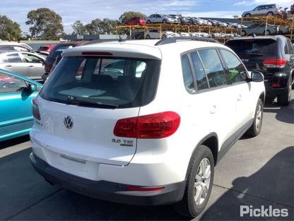 2011 VOLKSWAGEN TIGUAN TAILGATE LAMP (LH SIDE), 5N, 07/11-08/16 5N0945093G REAR GARNISH