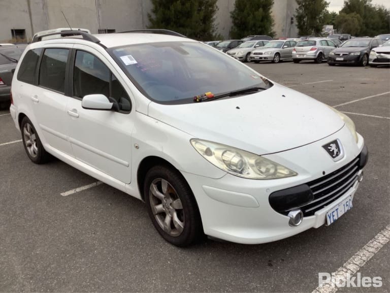 2007 PEUGEOT 307 T5-T6, WAGON, W/ PARK SENSOR TYPE, 10/03-12/08 7410R5 REAR BUMPER