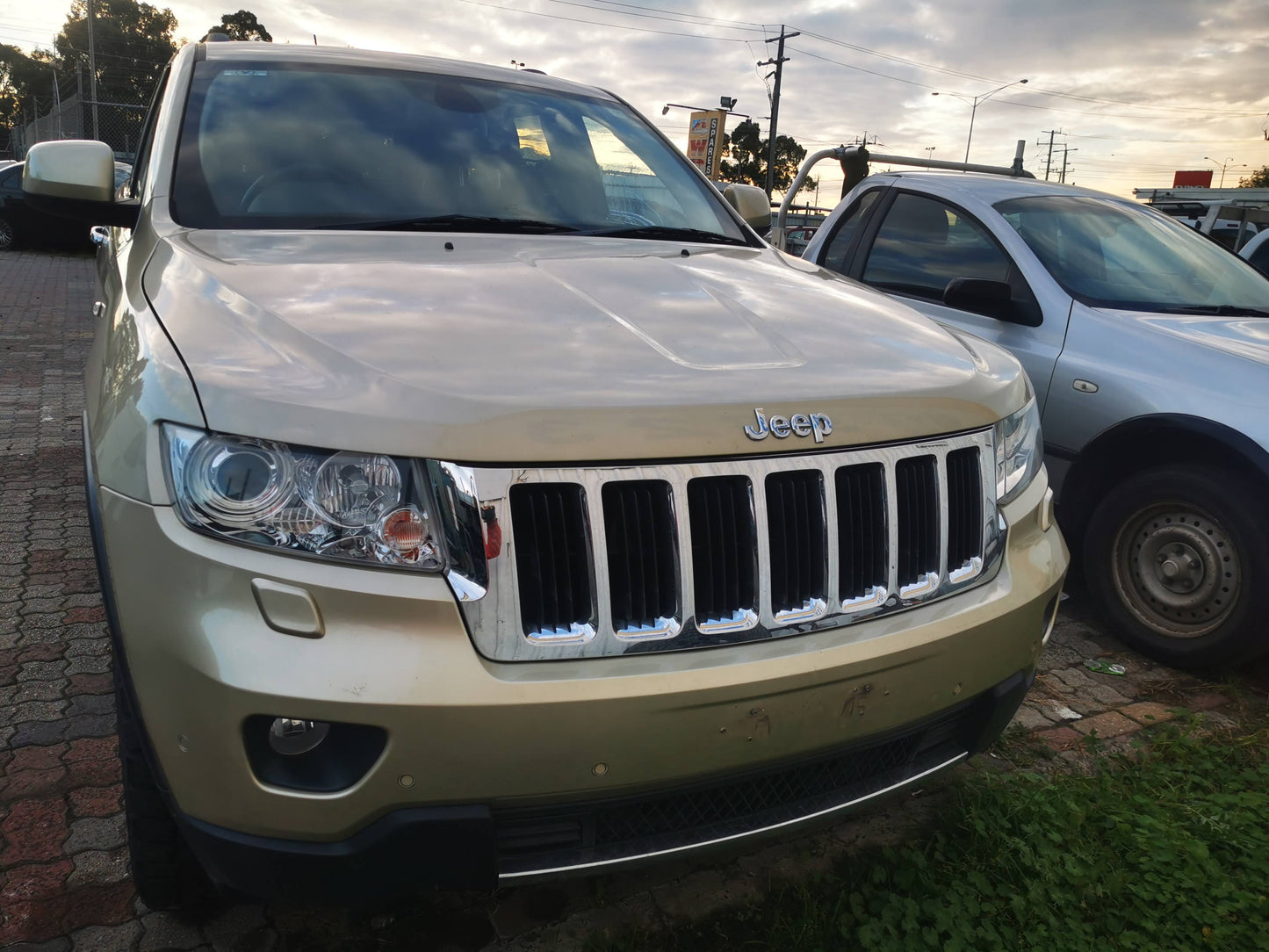 2011 JEEP GRANDCHEROKEE RIGHT FRONT DOOR LOCK, WK, 10/10-04/21  DOOR BOOT GATE LOCK