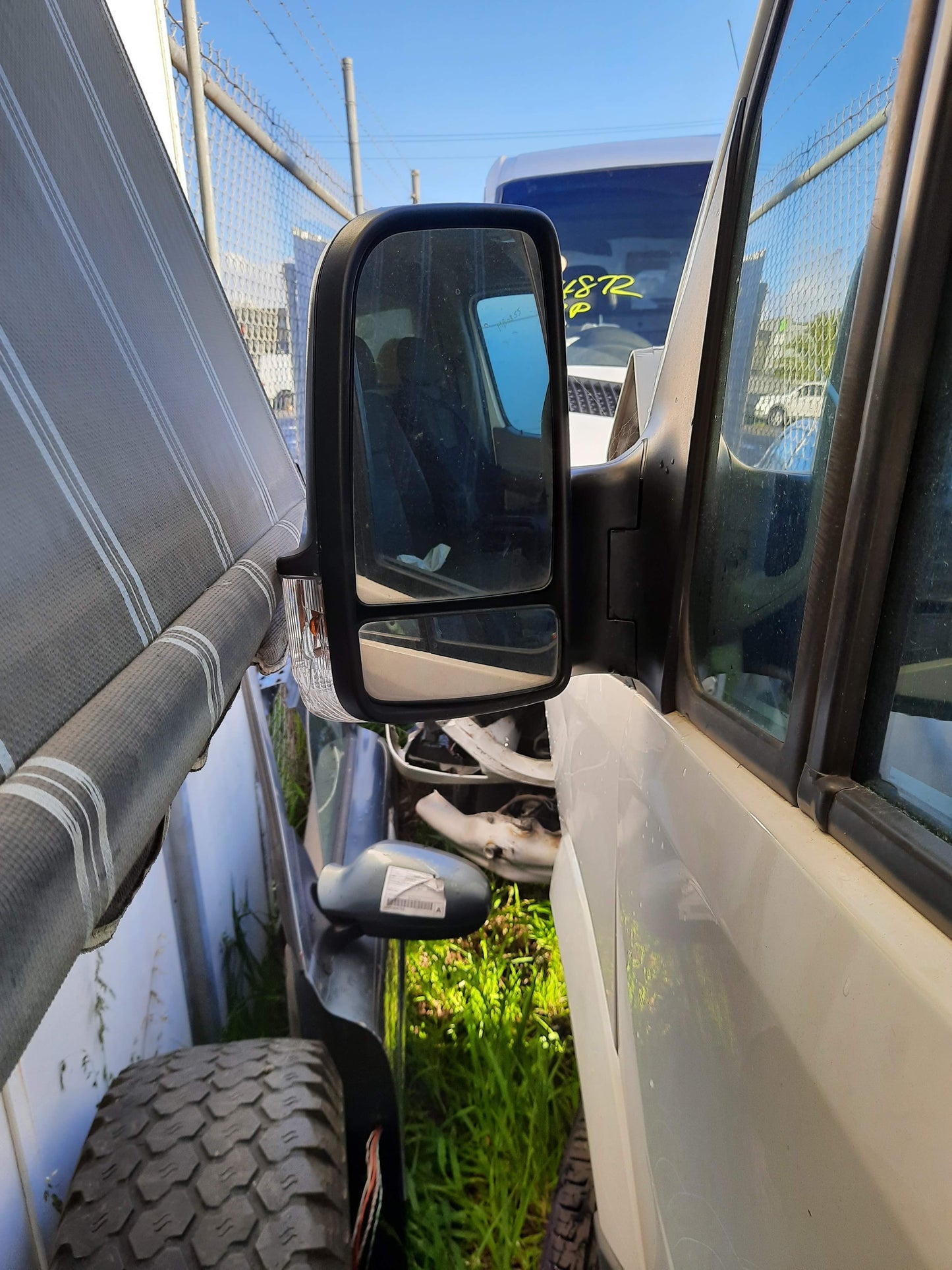 2009 MERCEDES SPRINTER VAN 10/06-04/18 A9068200001 COURTESY LIGHT