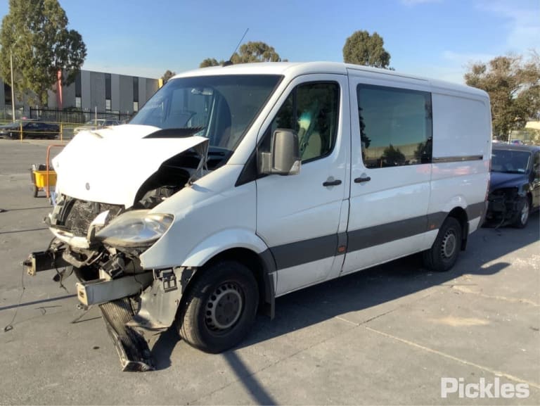 2009 MERCEDES SPRINTER VAN 10/06-04/18 A9068200001 COURTESY LIGHT