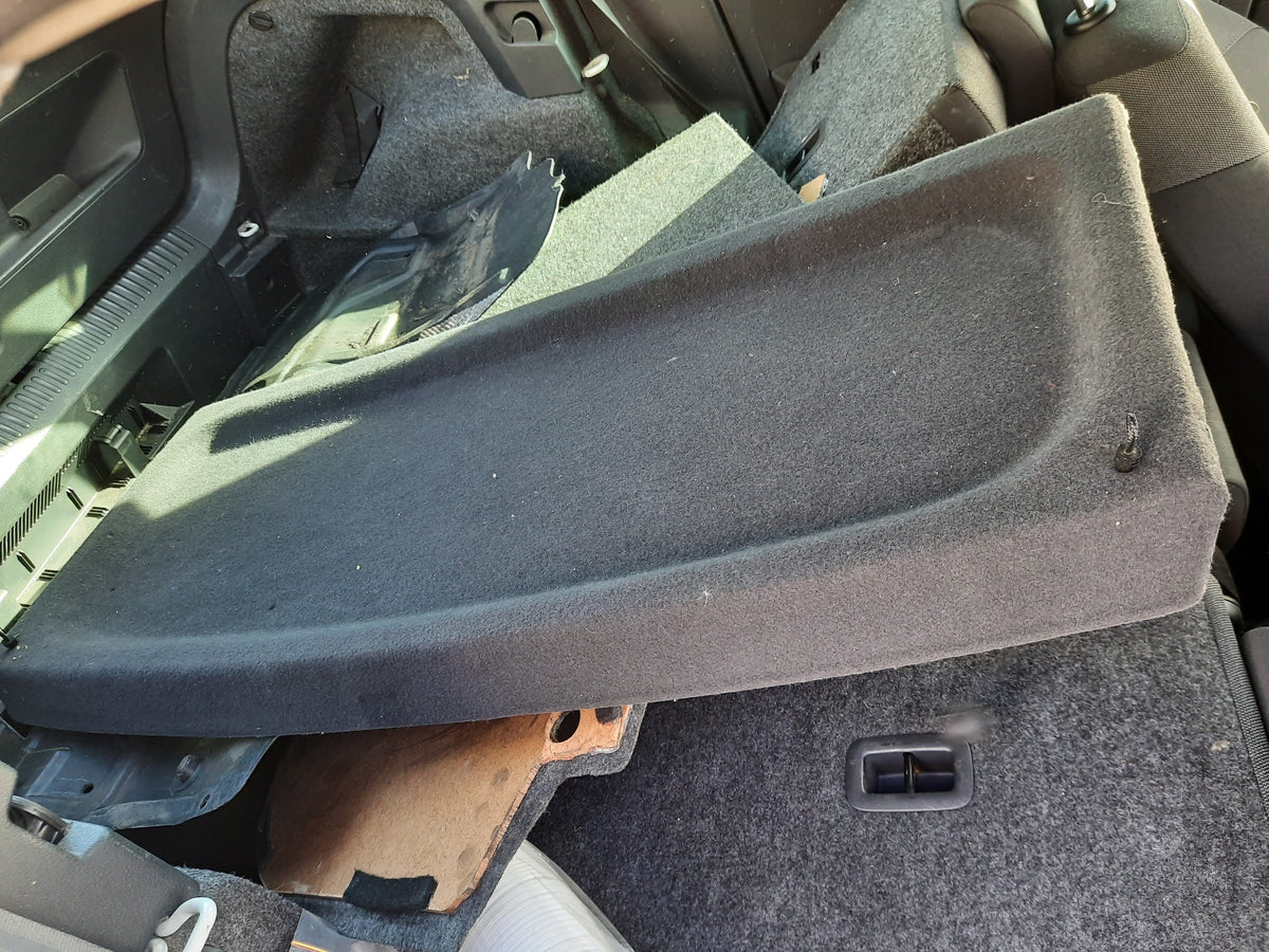 2013 VOLKSWAGEN POLO RIGHT FRONT DOOR LOCK, 6R, P/N 5K2837016H, 05/10-09/17 5K2837016H DOOR BOOT GATE LOCK