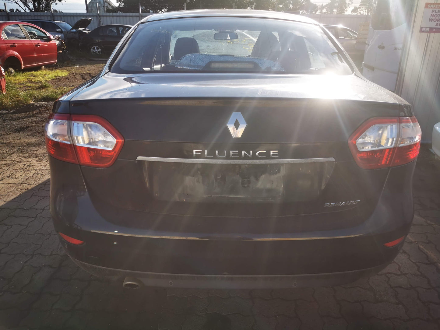 2011 RENAULT FLUENCE X38 09/10-01/16 827210011R LEFT REAR WND REG MOTOR