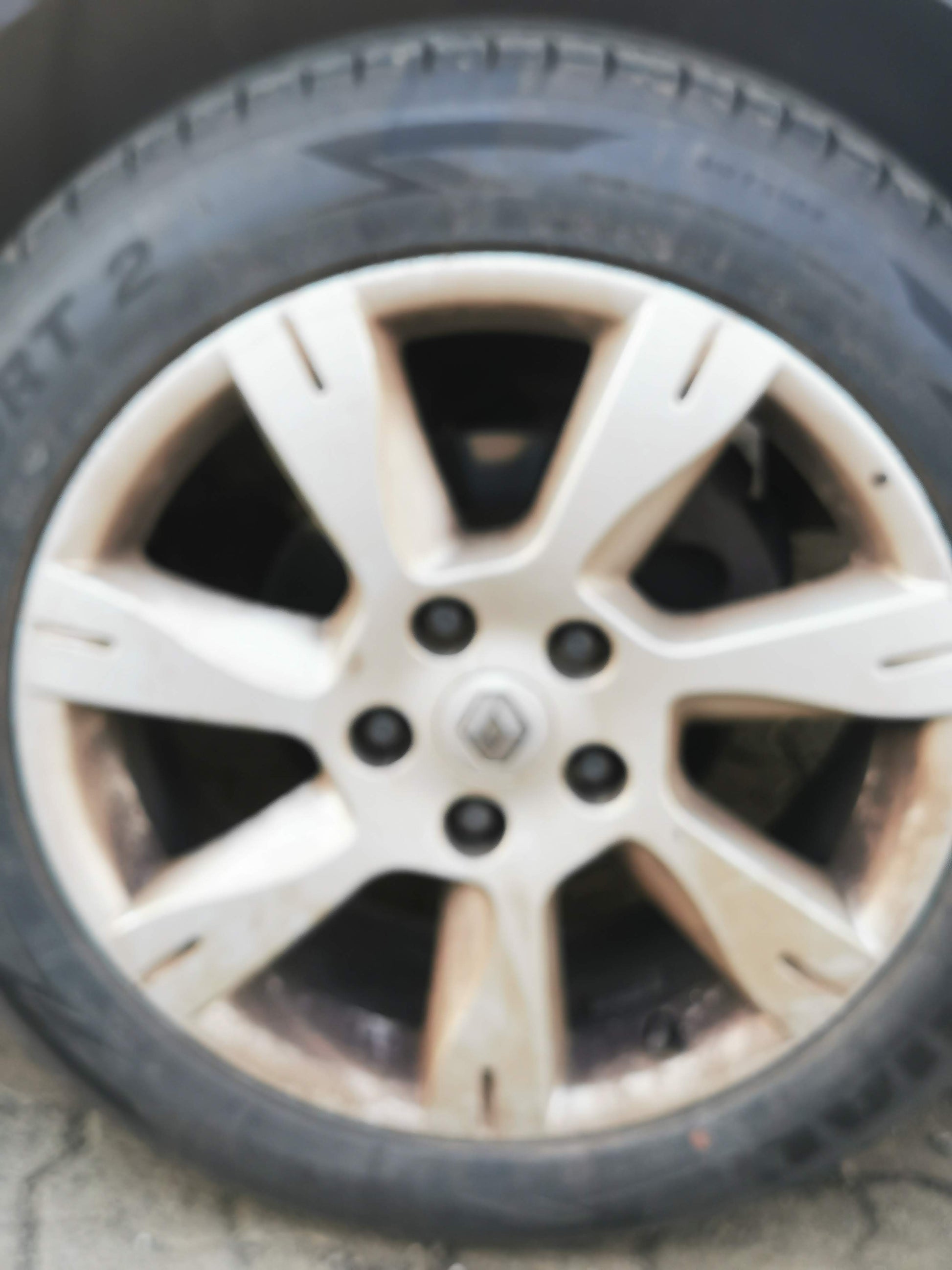 2011 RENAULT FLUENCE X38, 09/10-01/16  LEFT GUARD