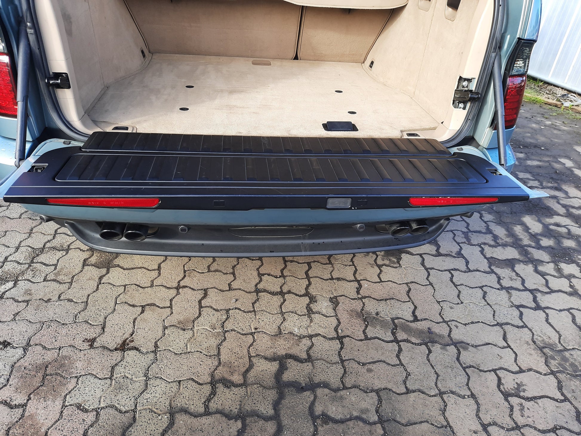 2001 BMW X5 E53, SINGLE GLAZE, 11/00-08/06  LEFT REAR DOOR WINDOW