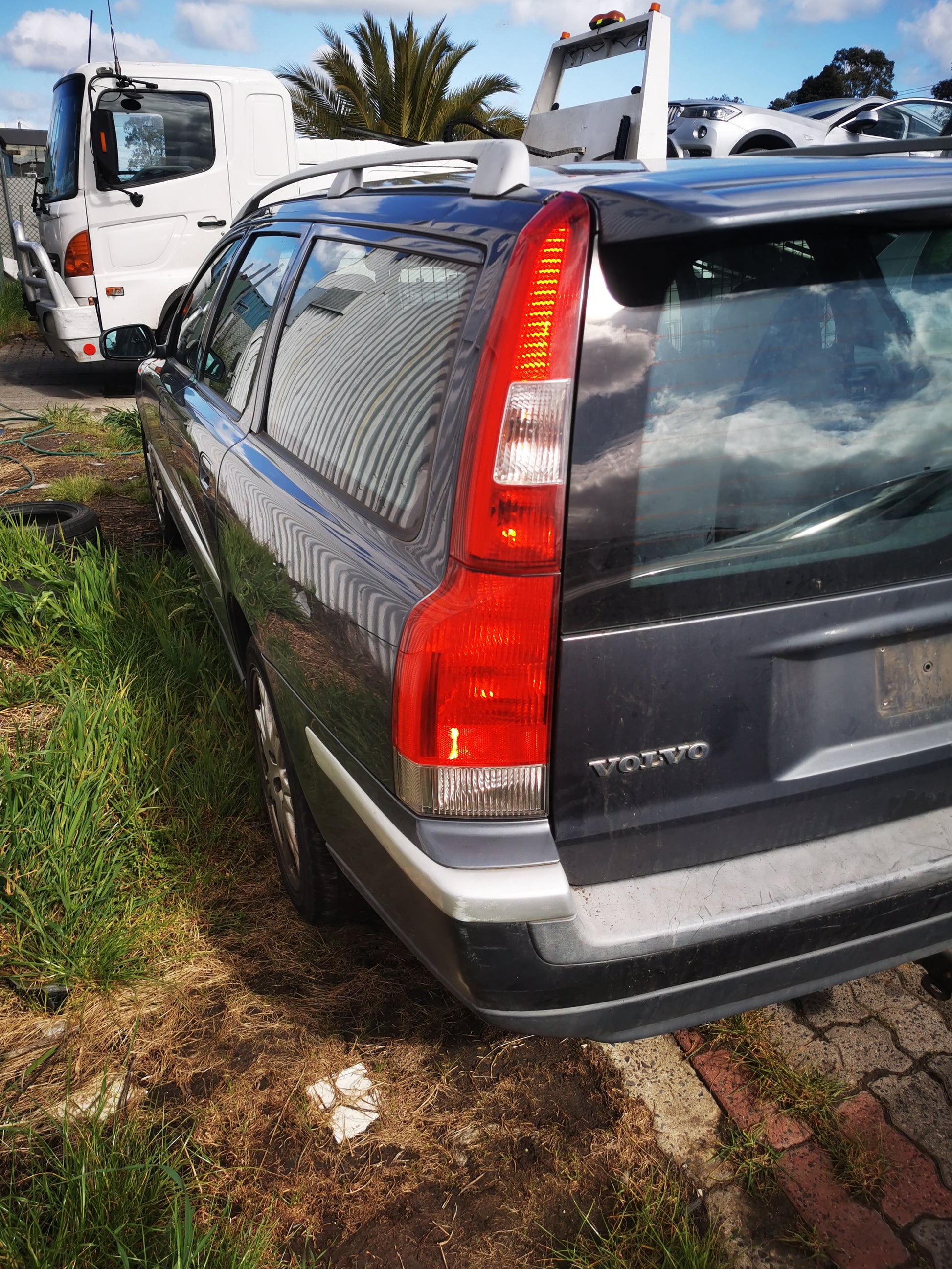 2003 VOLVO S70/V70/C70 V70 (YV1SW...), NON-FLARED TYPE, 03/00-12/07 30796492 LEFT GUARD