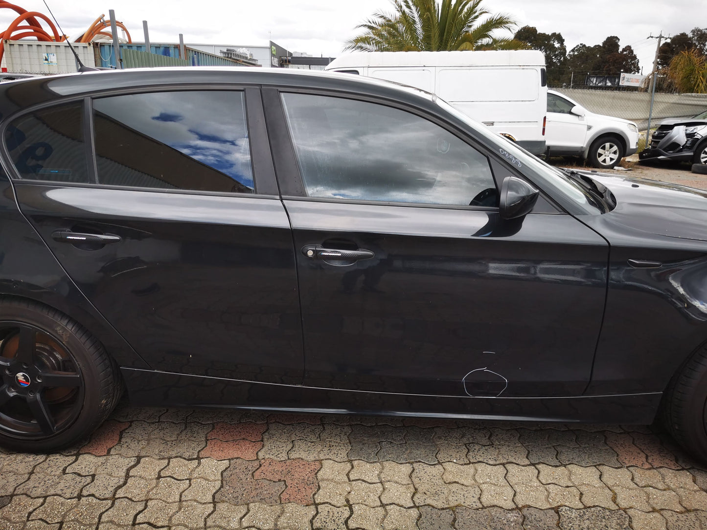 2004 BMW 1 SERIES E82/E87/E88, COUPE/HATCH/CABRIO, 10/04-09/13 41357133227 LEFT GUARD