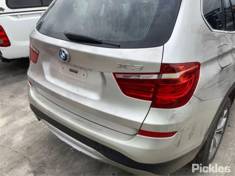 2014 BMW X3 F25, 03/11-07/17  COURTESY LIGHT