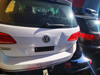 2013 VOLKSWAGEN PASSAT 3C/MK6 B7, ALLTRACK/WAGON, NON LED TYPE, 09/10-05/15 3AF945096E RIGHT TAILLIGHT