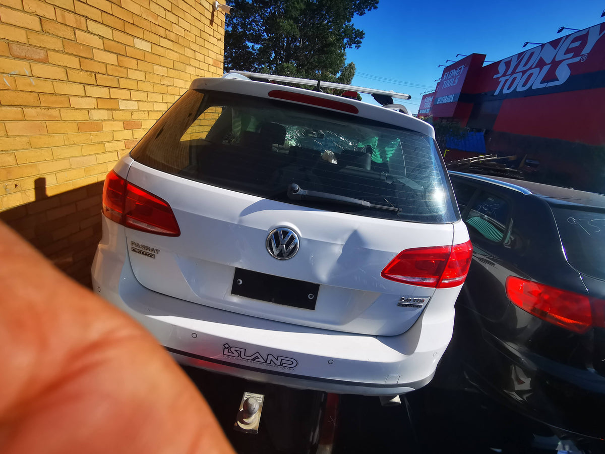 2013 VOLKSWAGEN PASSAT 3C/MK6 B7, ALLTRACK/WAGON, NON LED TYPE, 09/10-05/15 3AF945096E RIGHT TAILLIGHT