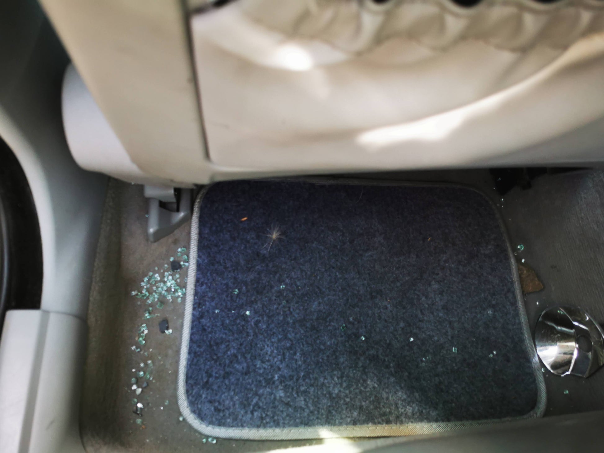 2004 BMW 5 SERIES E60, SEDAN, NON LED TYPE, 10/03-02/07 63217165738 RIGHT TAILLIGHT