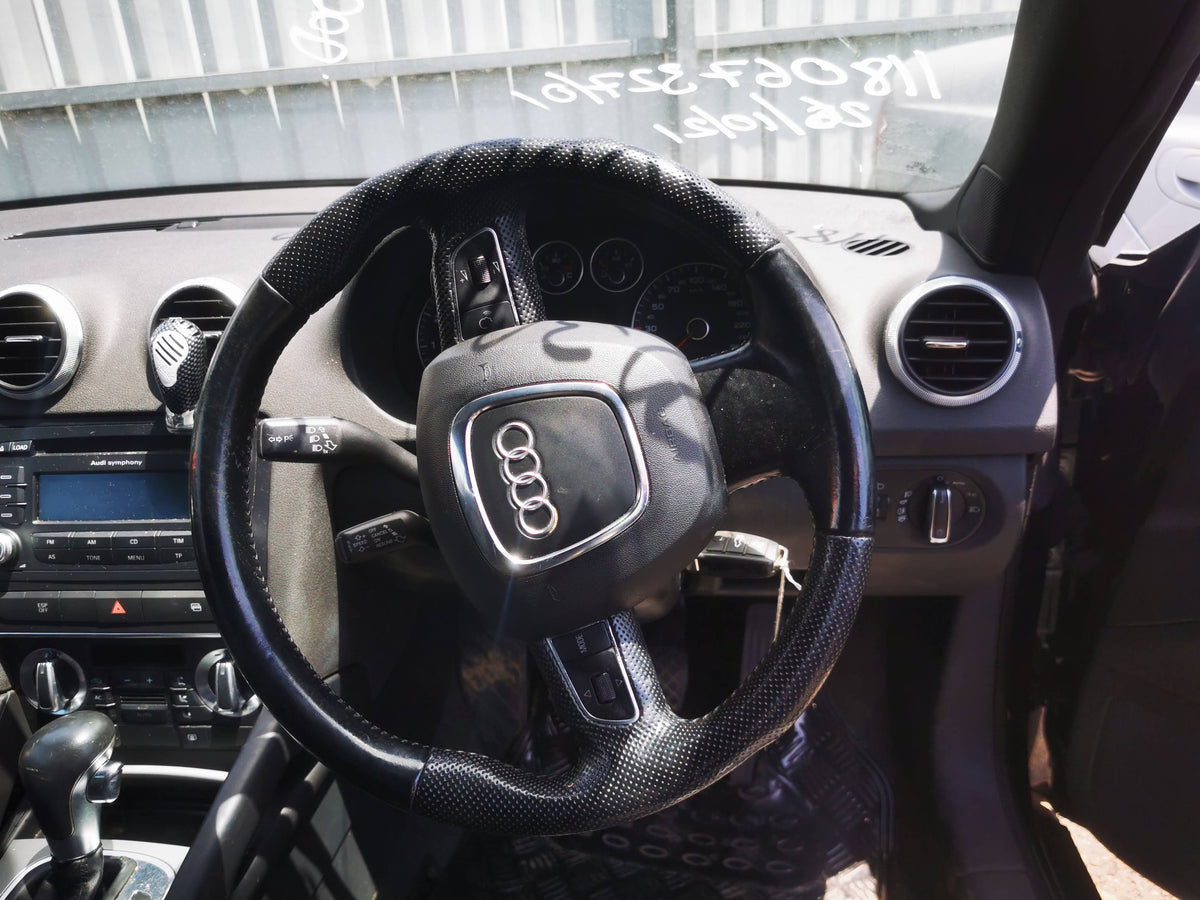 2010 AUDI A3 8P, DOOR REG ASSY (REG AND MOTOR), 2DR CABRIOLET, 07/08-04/13 8P7837462F RIGHT FRONT WINDOW REG MOTOR