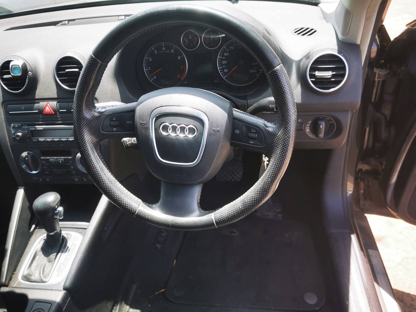 2005 AUDI A3 A3, 8P, 5DR HATCH, NON FOLDING TYPE, 03/04-09/08 8P2858532K RIGHT DOOR MIRROR
