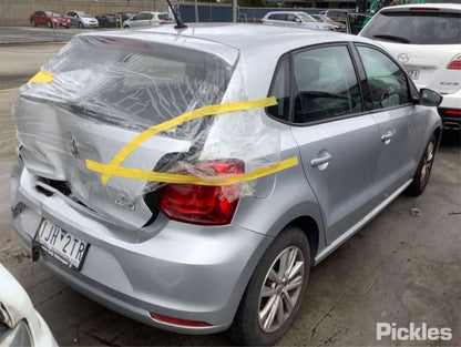 2017 VOLKSWAGEN POLO 6R, POWER, 5DR HATCH, 05/14-09/17 6R4837462N RIGHT FRONT WINDOW REG MOTOR