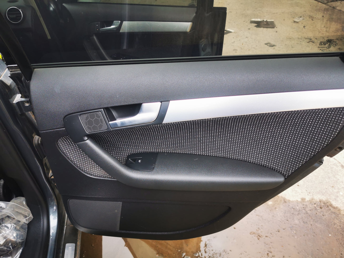 2006 AUDI A3 8P, 5DR HATCH, 03/04-04/13 8P4833051A LEFT FRONT DOOR