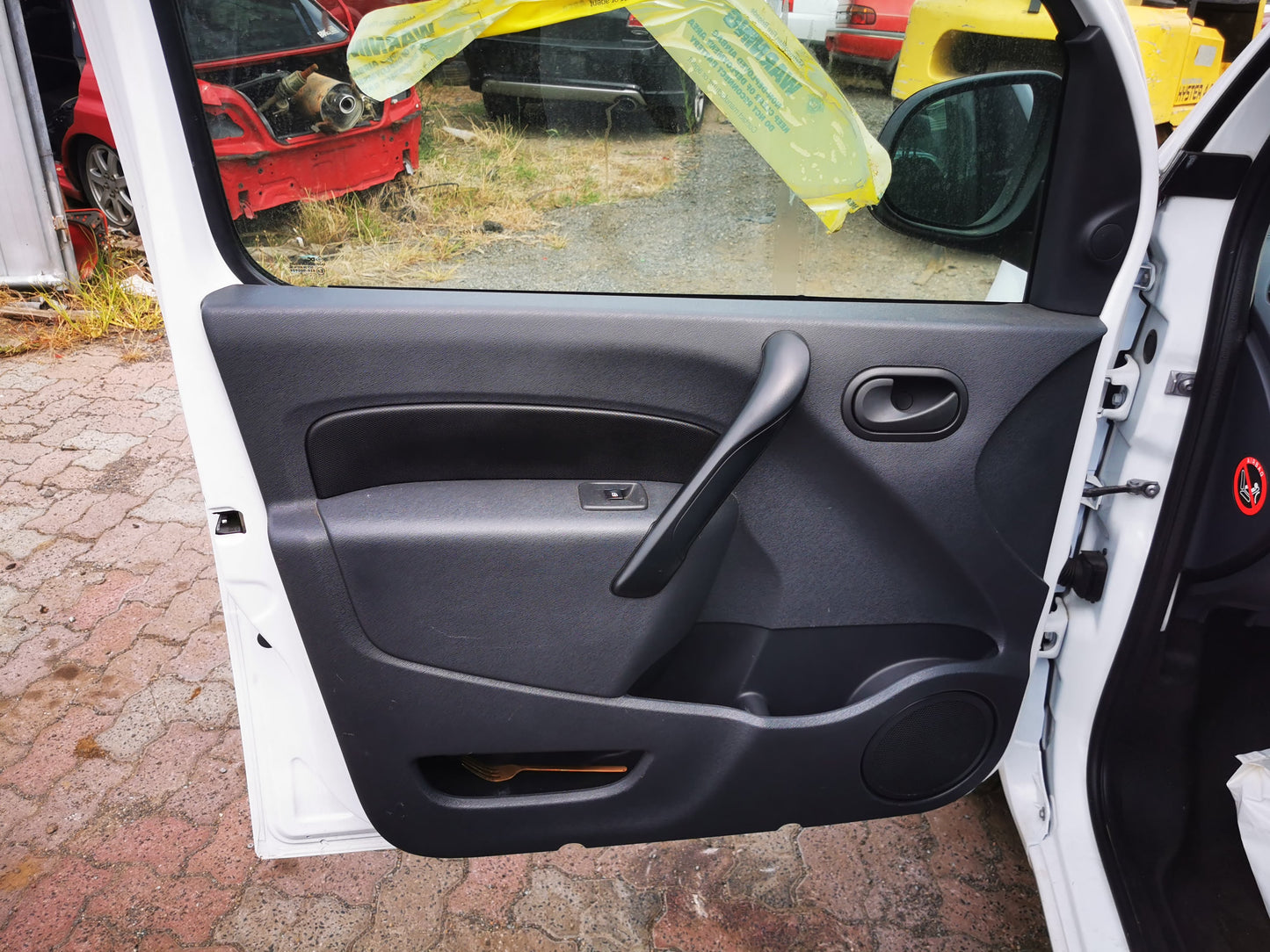 2015 RENAULT KANGOO RIGHT FRONT DOOR LOCK, X61, 10/10- 8200497605 DOOR BOOT GATE LOCK