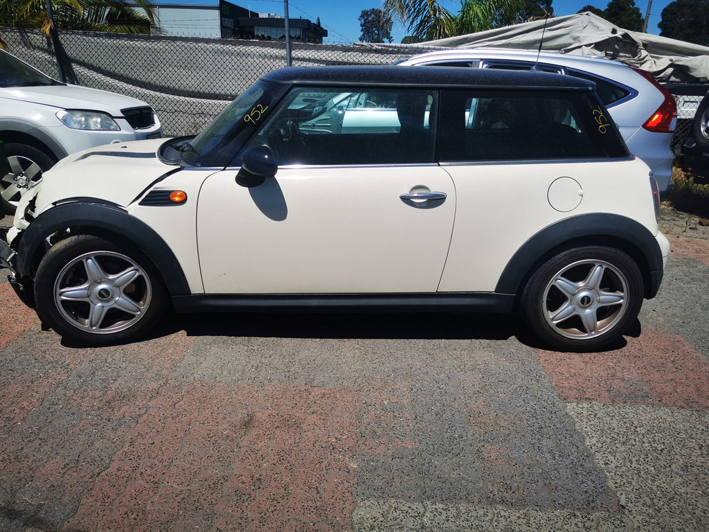2009 MINI COOPER R55/R56/R57, POWER FOLDING, CARBON COVER, 03/07-05/15 51162755638 RIGHT DOOR MIRROR