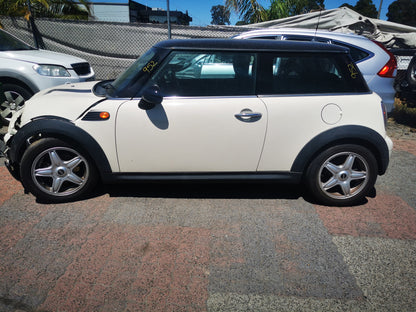 2009 MINI COOPER R55/R56/R57, WAGON/3DR HATCH/CABRIO, 03/07-05/15 51332756083 LEFT FRONT WINDOW REG MOTOR