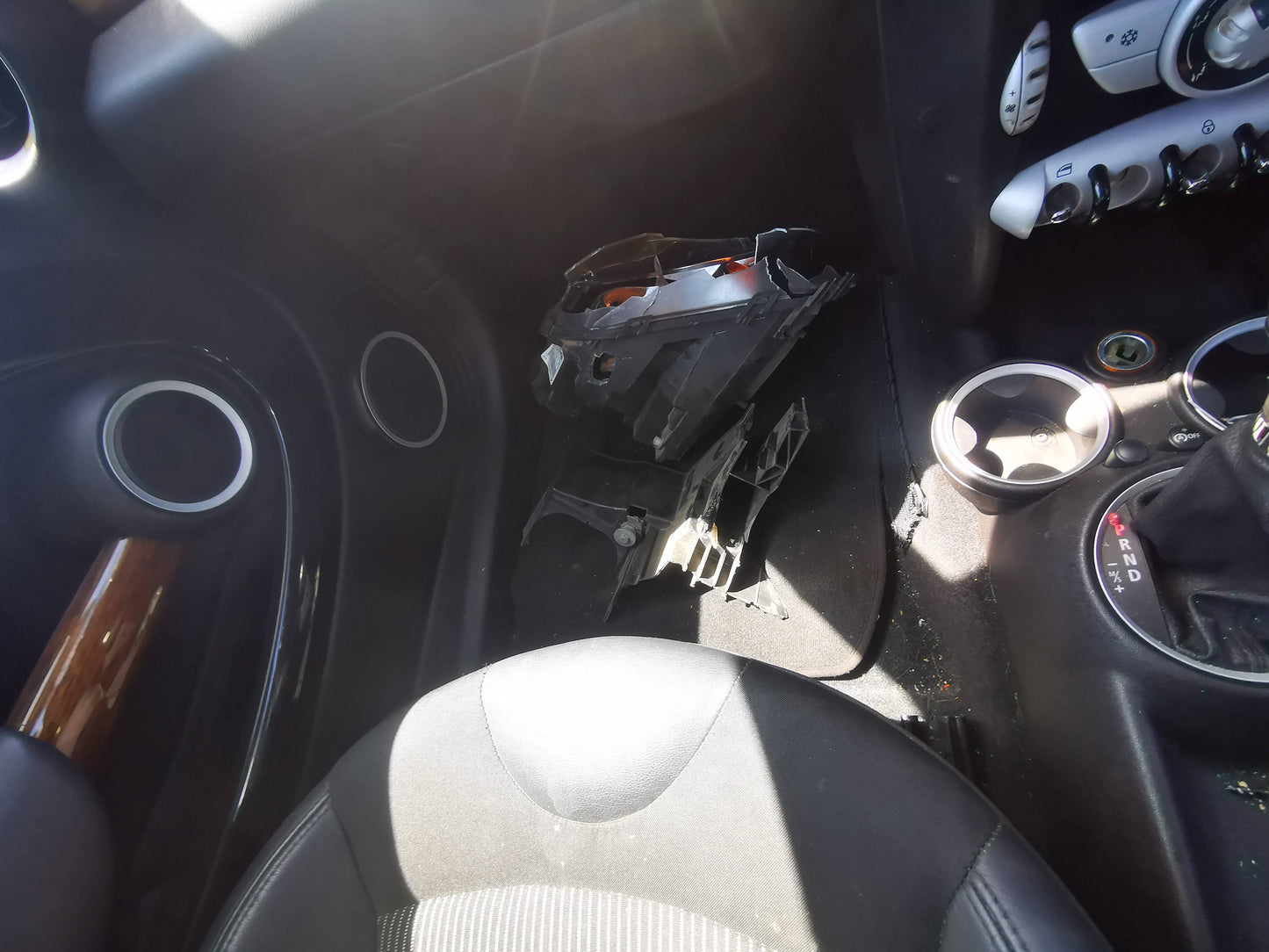 2009 MINI COOPER R55/R56/R57, WAGON/3DR HATCH/CABRIO, 03/07-05/14 41002755935 LEFT FRONT DOOR