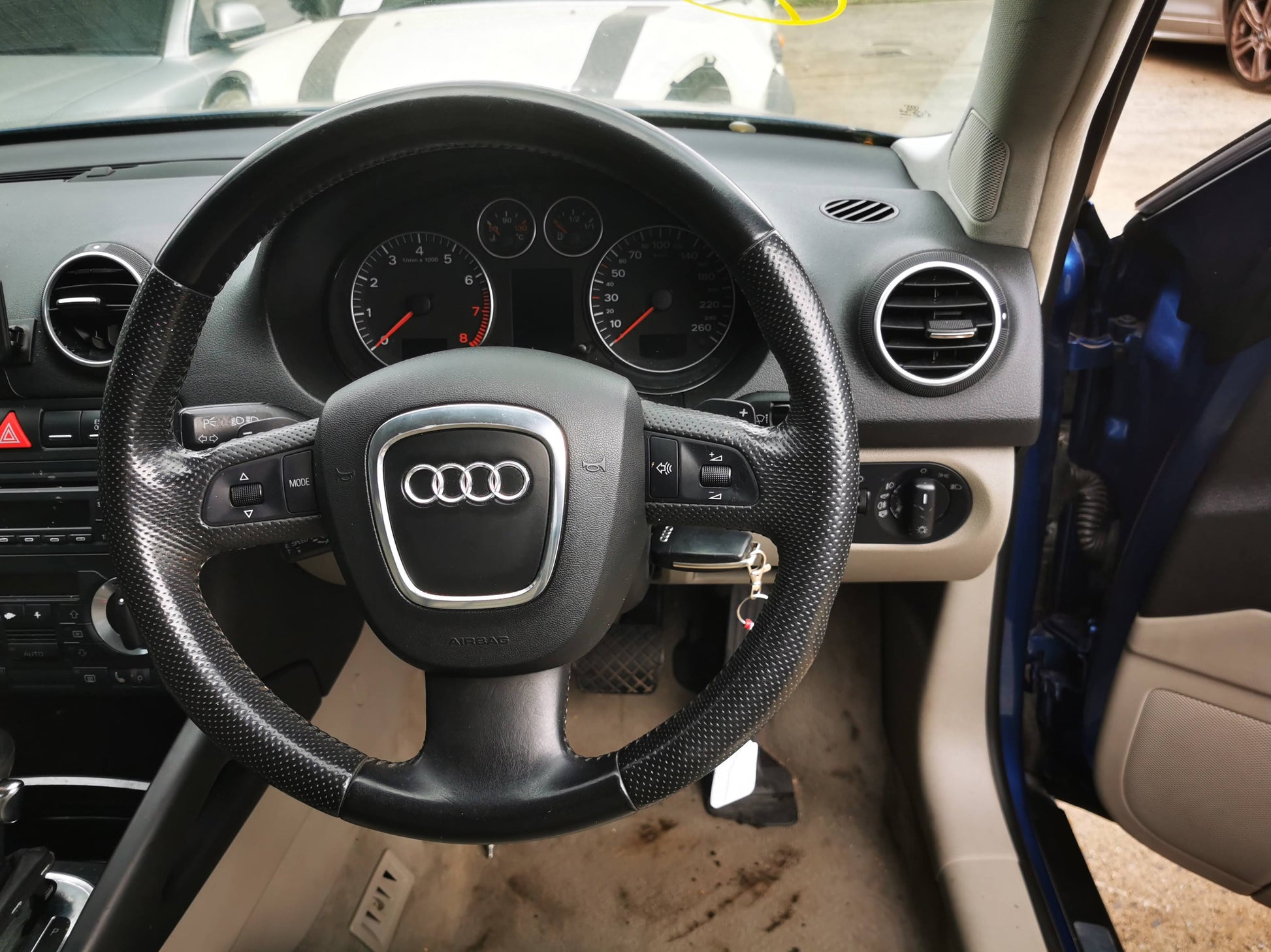 2005 AUDI A3 8P, FRONT, 06/04-02/13 8P0947106 COURTESY LIGHT