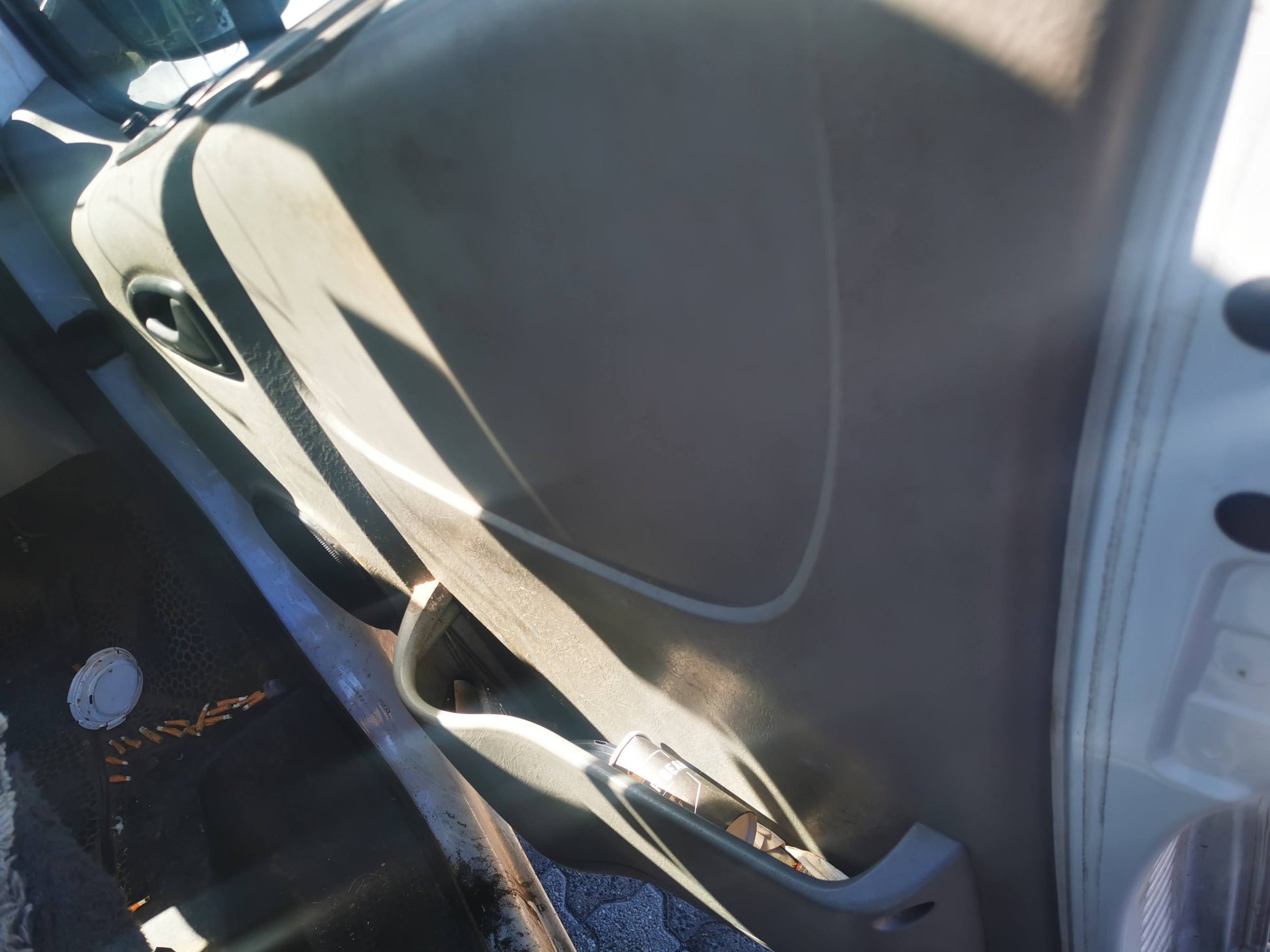 2014 RENAULT TRAFIC BARN DOOR SURROUND, 270 DEGREE DOOR LWB (VF1FLBHB), X83, 05/07-12/14 7700793306 LEFT TAILLIGHT