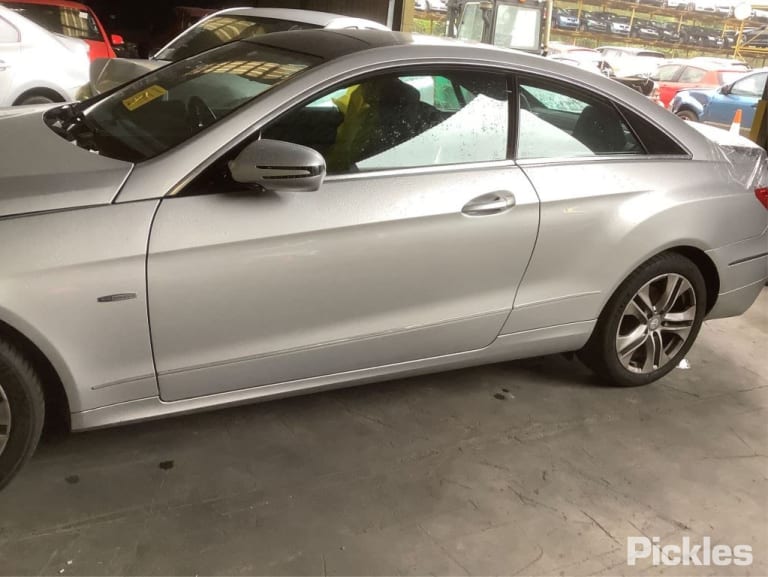 2009 MERCEDES E CLASS C207/A207, COUPE/CABRIO, 07/09- A2043300625 RIGHT FRONT HUB ASSEMBLY