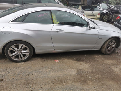 2009 MERCEDES E CLASS C207/A207, COUPE/CABRIO, 07/09- A2043300625 RIGHT FRONT HUB ASSEMBLY
