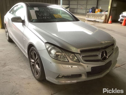 2009 MERCEDES E CLASS C207/A207, COUPE/CABRIO, 07/09- A2043300625 RIGHT FRONT HUB ASSEMBLY