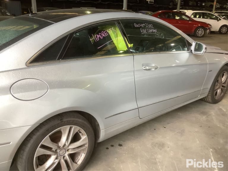 2009 MERCEDES E CLASS C207/A207, COUPE/CABRIO, 07/09- A2043300625 RIGHT FRONT HUB ASSEMBLY