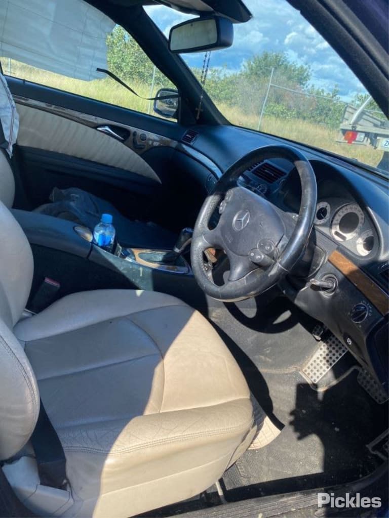 2008 MERCEDES E CLASS RIGHT FRONT DOOR LOCK, W211/S211, 08/02-12/09 A2117200435 DOOR BOOT GATE LOCK