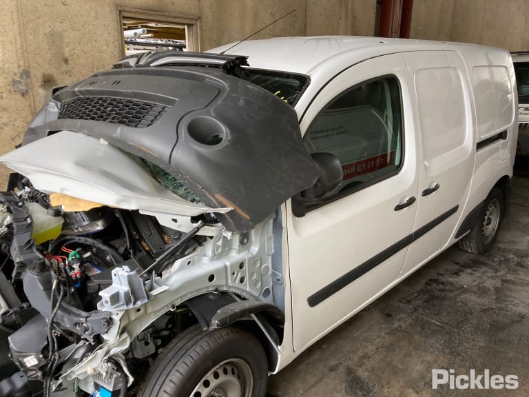 2021 RENAULT KANGOO X61, 10/12- 807205868R RIGHT FRONT WINDOW REG MOTOR