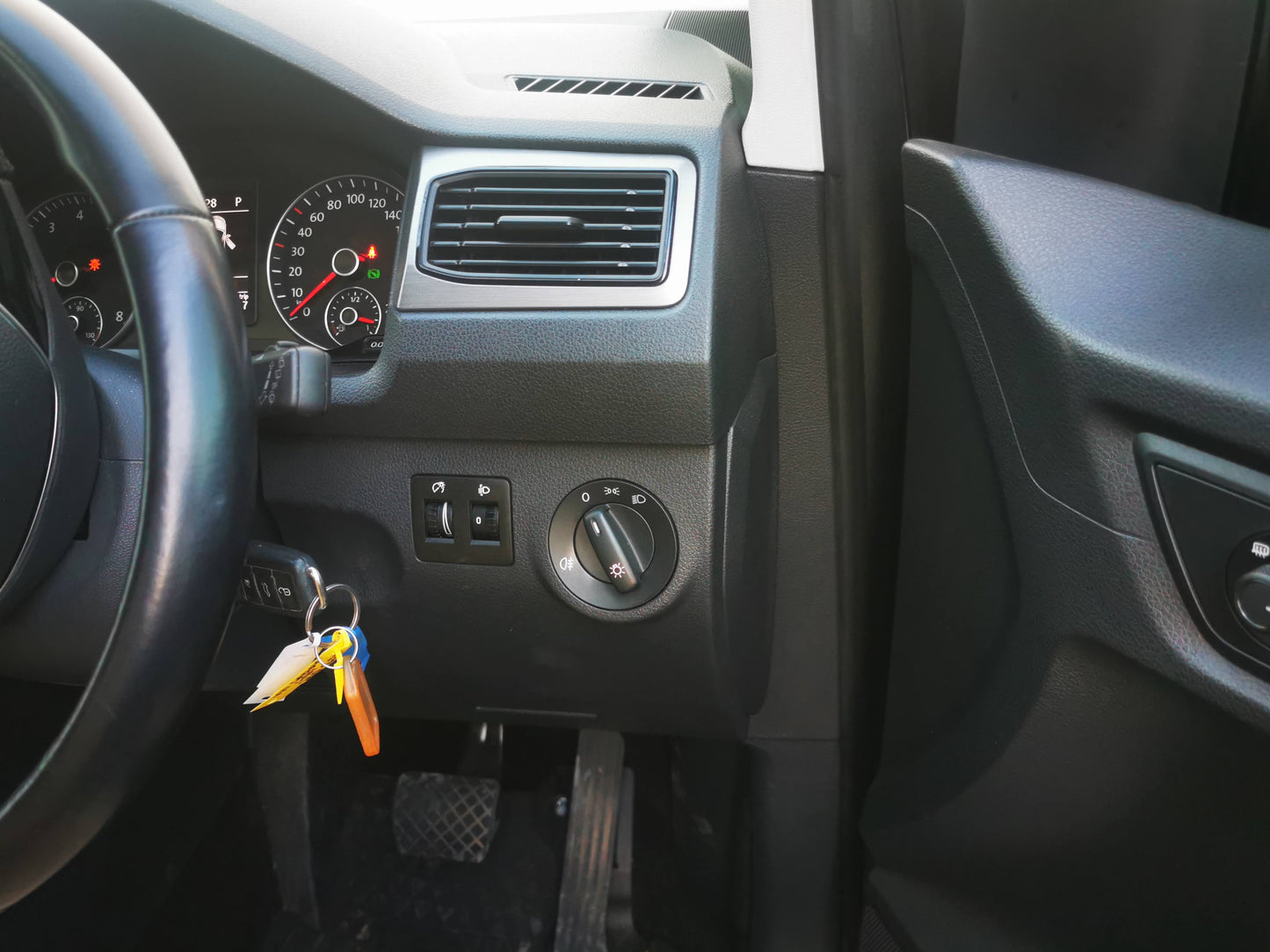 2017 VOLKSWAGEN CADDY UNDER DASH, 2KN, 07/15-02/21  FUSE BOX