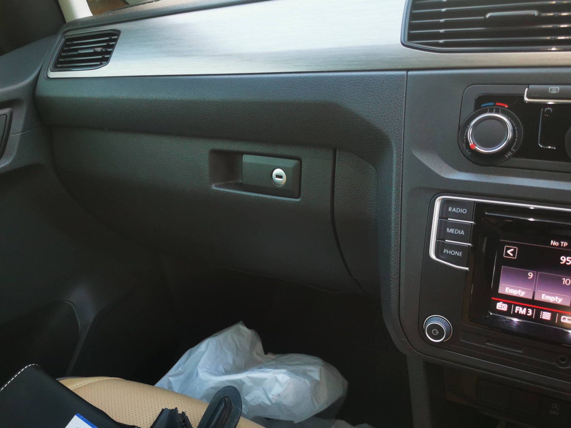 2017 VOLKSWAGEN CADDY UNDER DASH, 2KN, 07/15-02/21  FUSE BOX