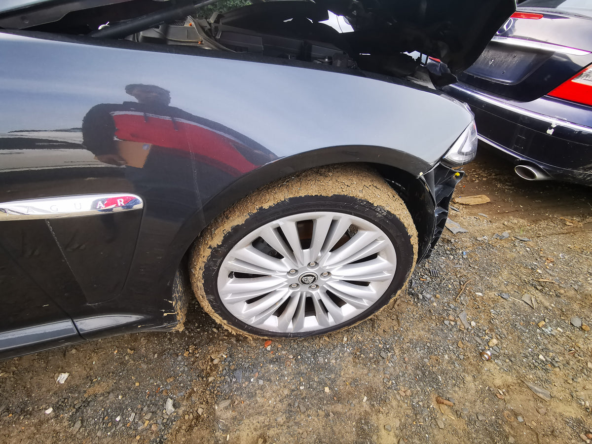 Wrecking 2013 JAGUAR XF for Used Parts JG0994