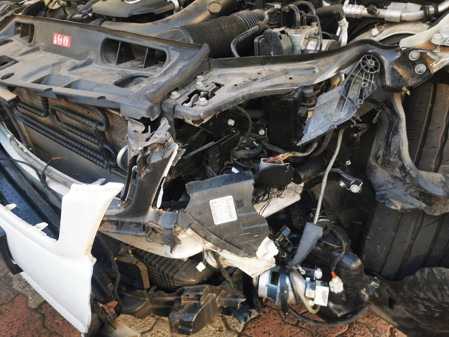 2013 MERCEDES C CLASS W204/S204, 05/11-07/14 A2047251710 LEFT FRONT DOOR WINDOW