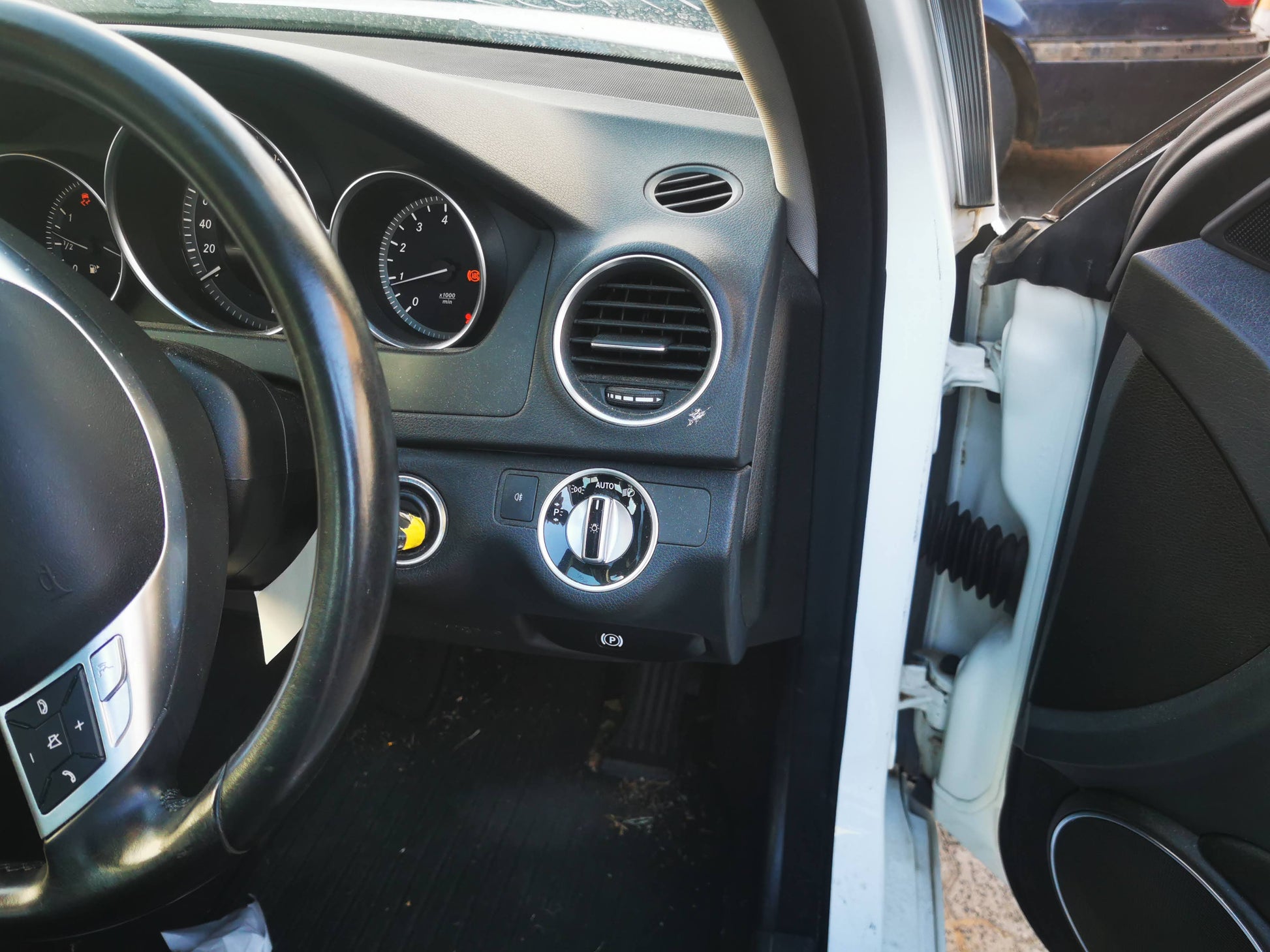 2013 MERCEDES C CLASS FRONT, W204/S204/C204, 1 BUTTON PER DIAL, W/ ZONE BUTTON, 05/11-01/15 A2049005805 HEATER AC CONTROLS