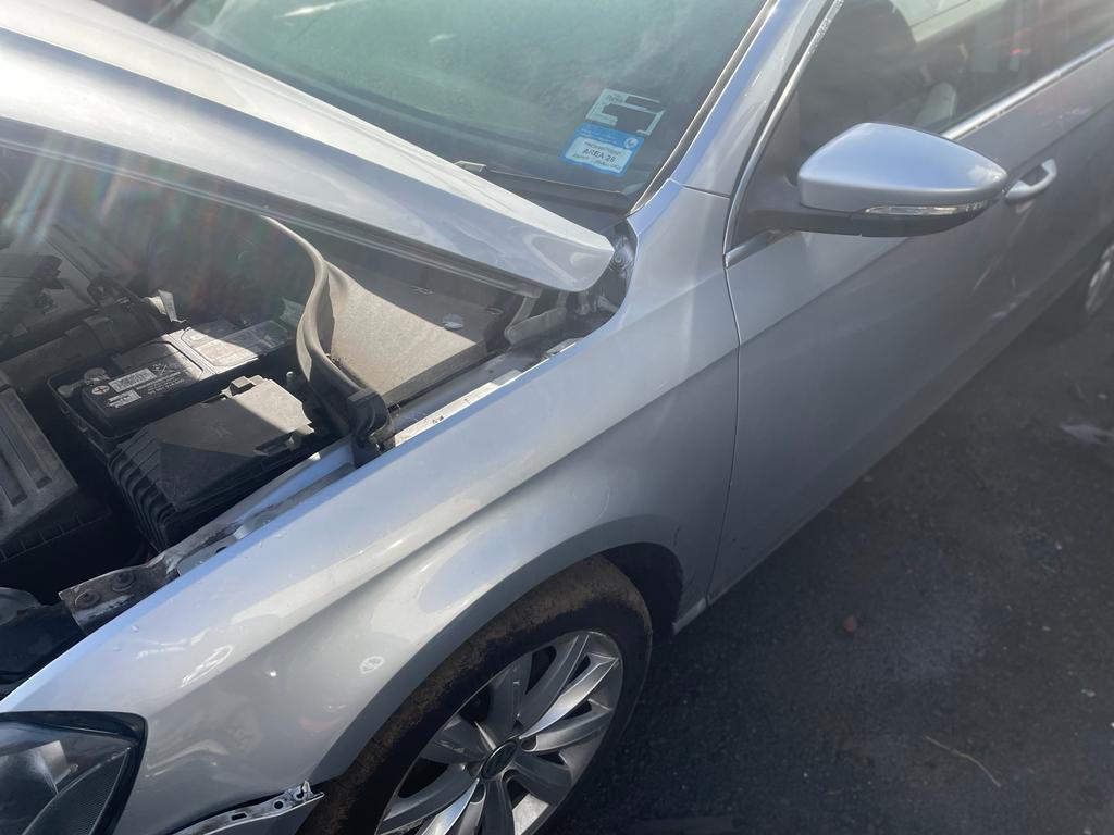 2013 VOLKSWAGEN PASSAT RIGHT FRONT DOOR LOCK, 3C/MK6 B6-B7, SEDAN/WAGON, P/N 3C2837016A, 03/06-05/15 3C2837016A DOOR BOOT GATE LOCK