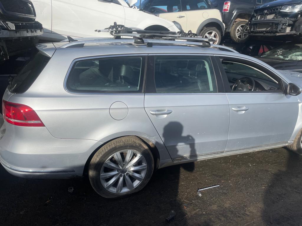 2013 VOLKSWAGEN PASSAT RIGHT FRONT DOOR LOCK, 3C/MK6 B6-B7, SEDAN/WAGON, P/N 3C2837016A, 03/06-05/15 3C2837016A DOOR BOOT GATE LOCK